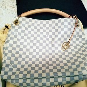 LOUIE VUITTON HANDBAG